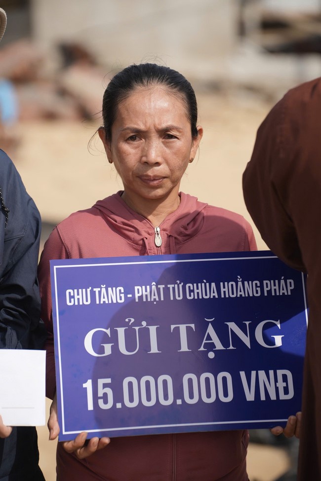 Từ thiện: Cứu trợ sau bão lũ tại tỉnh Gia Lai (tỉnh Bình Định cũ)