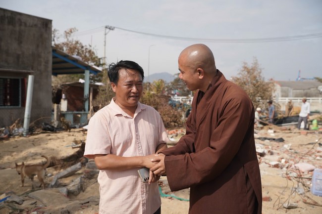 Từ thiện: Cứu trợ sau bão lũ tại tỉnh Gia Lai (tỉnh Bình Định cũ)