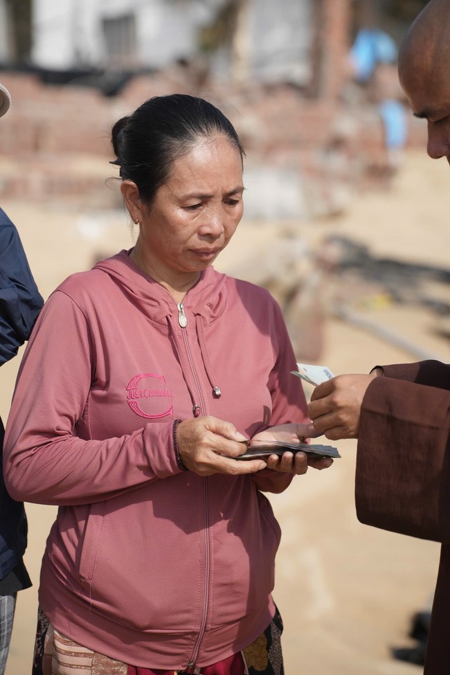 Từ thiện: Cứu trợ sau bão lũ tại tỉnh Gia Lai (tỉnh Bình Định cũ)