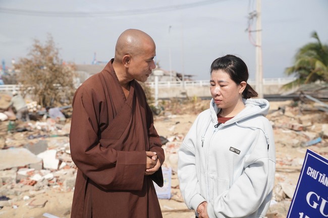 Từ thiện: Cứu trợ sau bão lũ tại tỉnh Gia Lai (tỉnh Bình Định cũ)