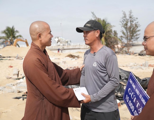 Từ thiện: Cứu trợ sau bão lũ tại tỉnh Gia Lai (tỉnh Bình Định cũ)