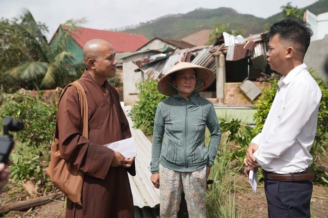 Từ thiện: Cứu trợ sau bão lũ tại tỉnh Gia Lai (tỉnh Bình Định cũ)