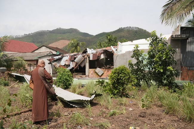 Từ thiện: Cứu trợ sau bão lũ tại tỉnh Gia Lai (tỉnh Bình Định cũ)