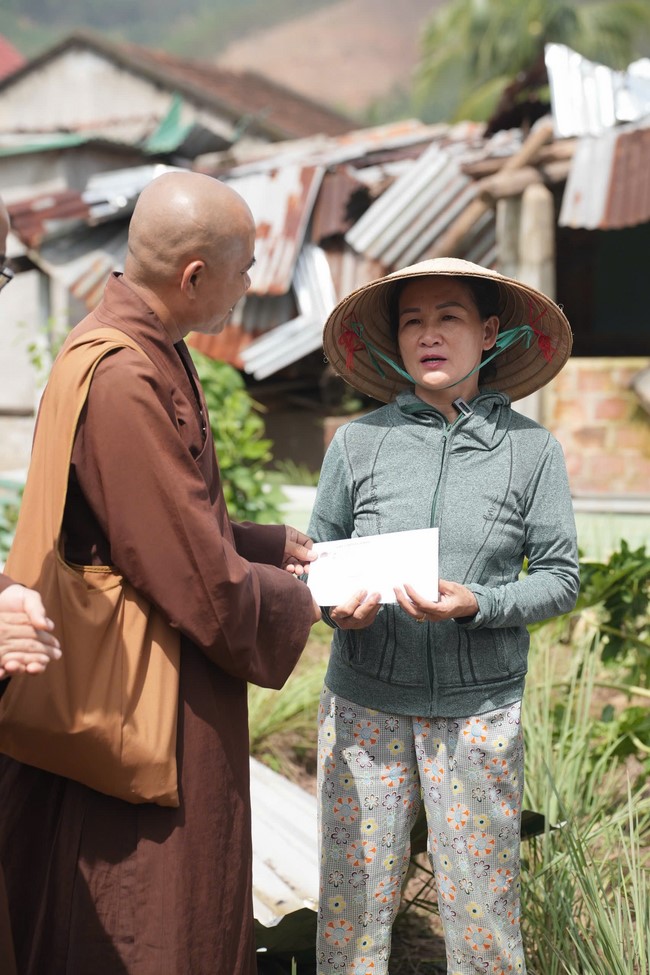 Từ thiện: Cứu trợ sau bão lũ tại tỉnh Gia Lai (tỉnh Bình Định cũ)