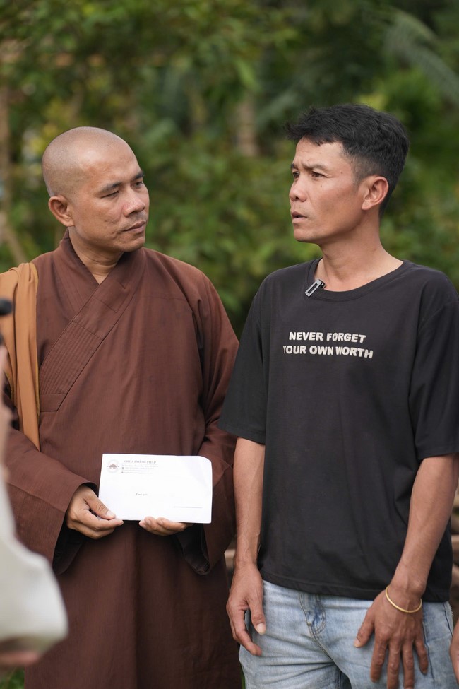 Từ thiện: Cứu trợ sau bão lũ tại Đà Nẵng