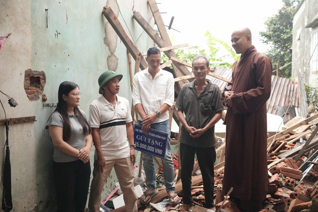 Từ thiện: Cứu trợ sau bão lũ tại Đà Nẵng