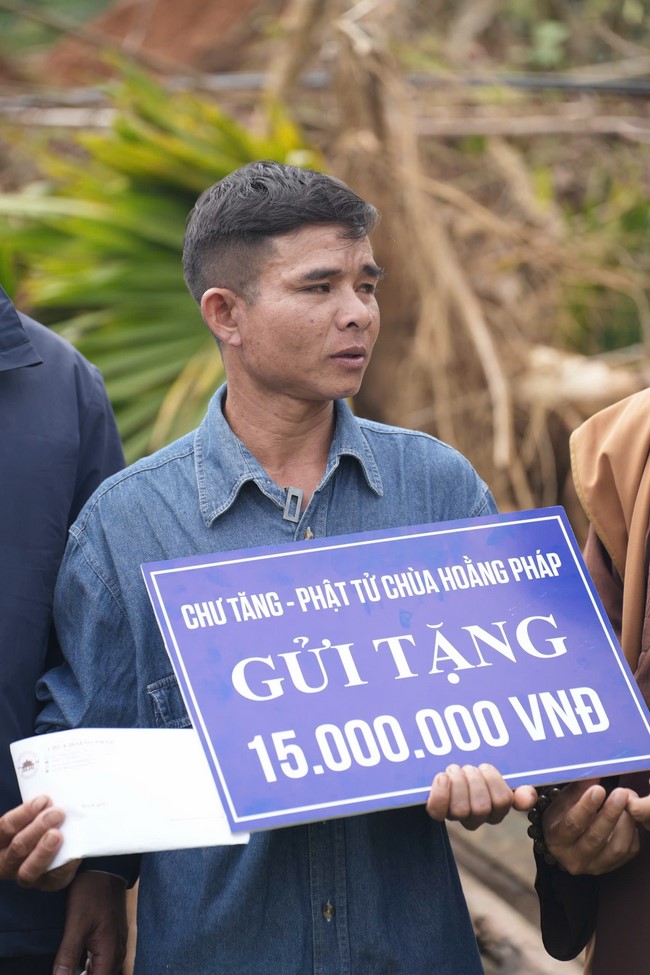 Từ thiện: Cứu trợ sau bão lũ tại Đà Nẵng