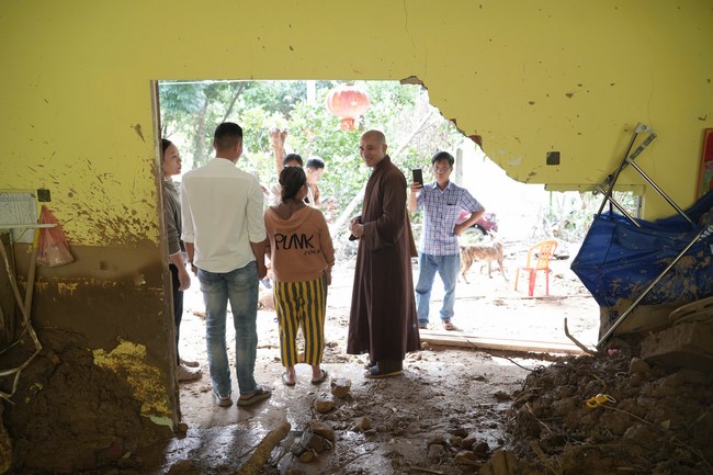 Từ thiện: Cứu trợ sau bão lũ tại Đà Nẵng