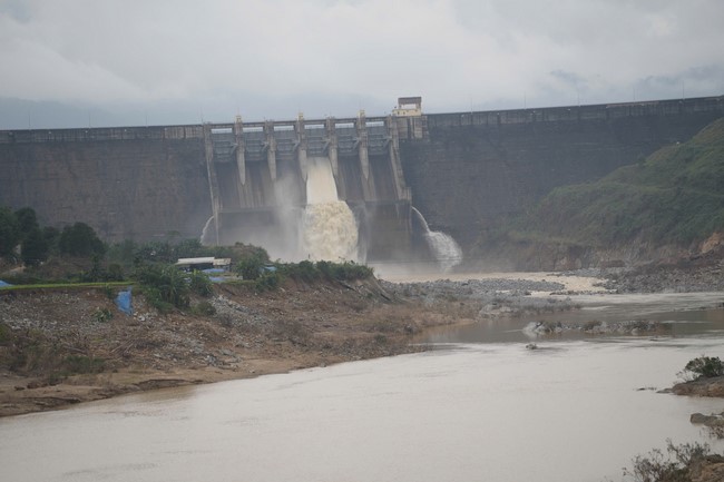 Từ thiện: Cứu trợ sau bão lũ tại Đà Nẵng