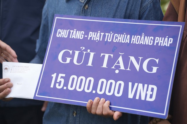 Từ thiện: Cứu trợ sau bão lũ tại Đà Nẵng