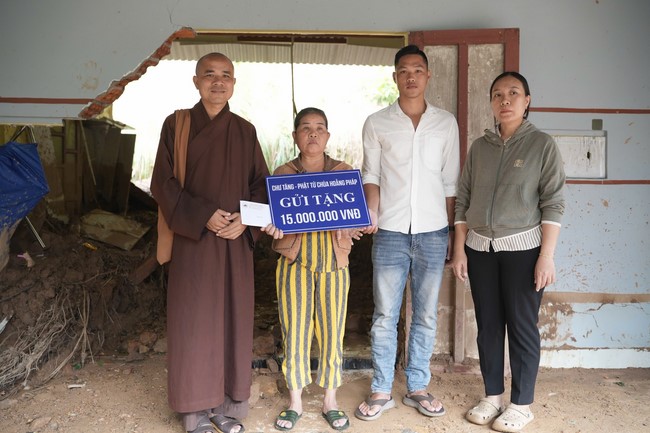 Từ thiện: Cứu trợ sau bão lũ tại Đà Nẵng