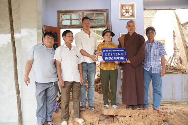 Từ thiện: Cứu trợ sau bão lũ tại Đà Nẵng