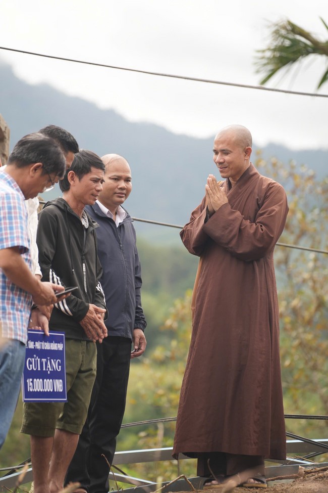 Từ thiện: Cứu trợ sau bão lũ tại Đà Nẵng