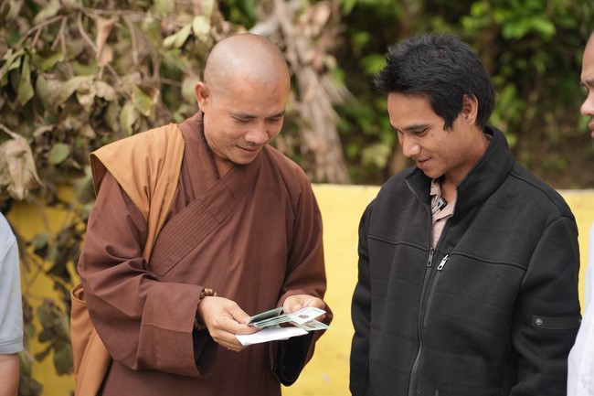 Từ thiện: Cứu trợ sau bão lũ tại Đà Nẵng