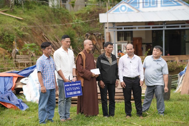 Từ thiện: Cứu trợ sau bão lũ tại Đà Nẵng