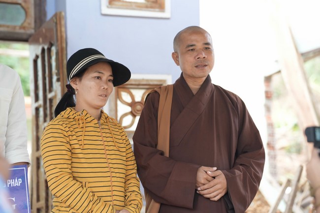 Từ thiện: Cứu trợ sau bão lũ tại Đà Nẵng