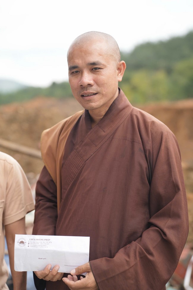 Từ thiện: Cứu trợ sau bão lũ tại Đà Nẵng