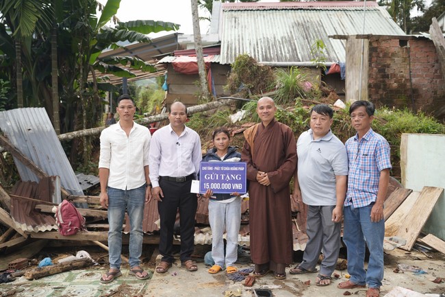 Từ thiện: Cứu trợ sau bão lũ tại Đà Nẵng