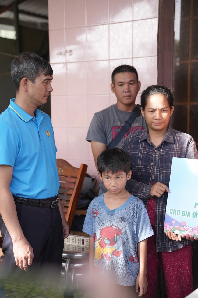 Chương trình từ thiện “Phương tiện nghĩa tình”