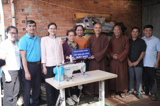 Chương trình từ thiện “Phương tiện nghĩa tình”