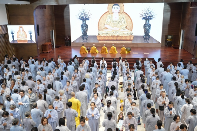 Khoá tu niệm Phật một ngày