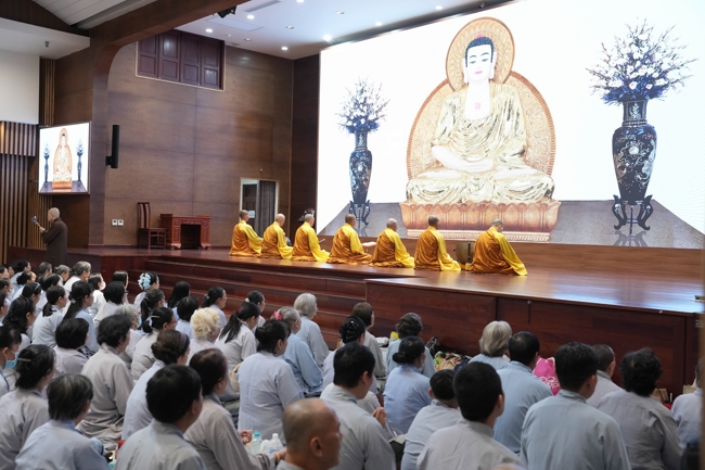 Khoá tu niệm Phật một ngày