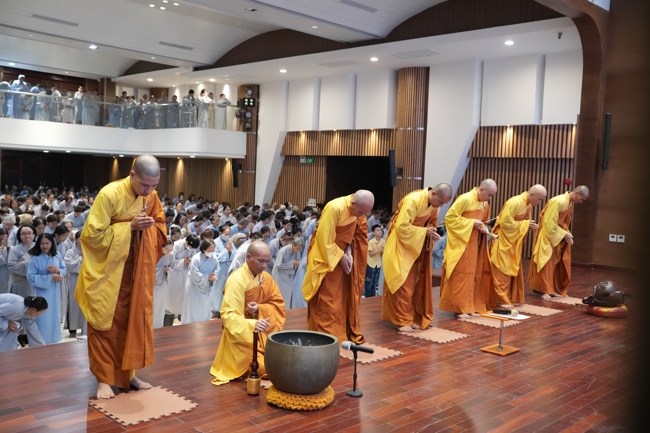 Khoá tu niệm Phật một ngày