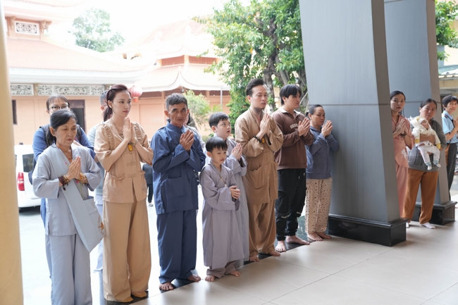 Khoá tu niệm Phật một ngày