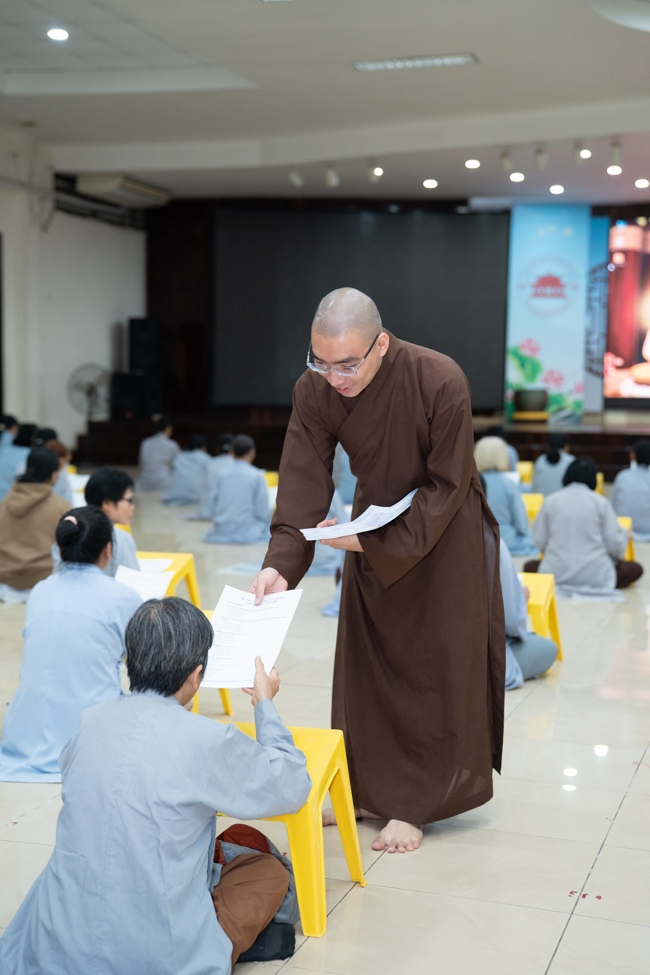 The contest to learn about the teachings for Buddhists at the pagoda