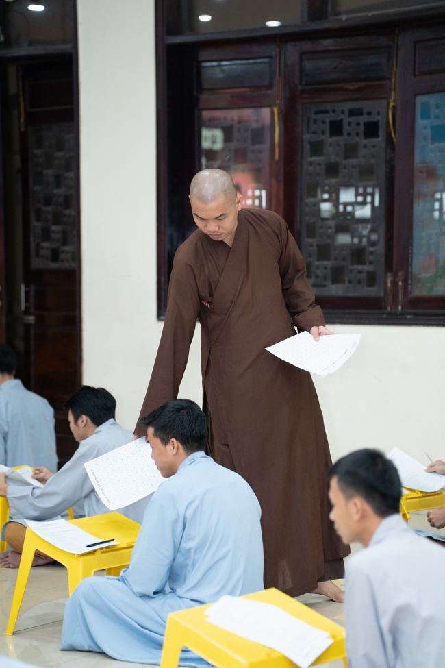 The contest to learn about the teachings for Buddhists at the pagoda