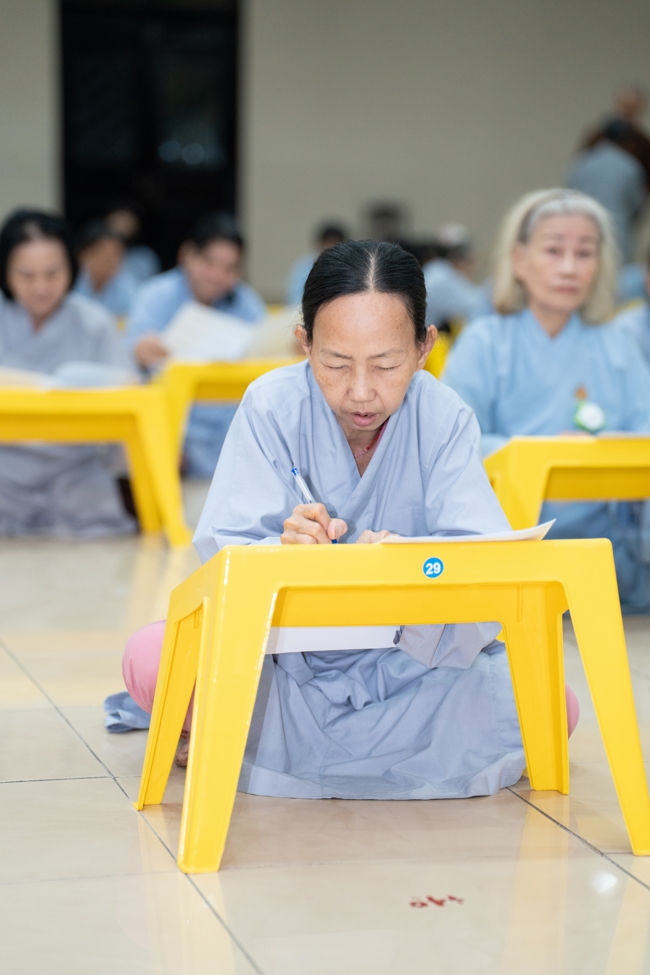 The contest to learn about the teachings for Buddhists at the pagoda