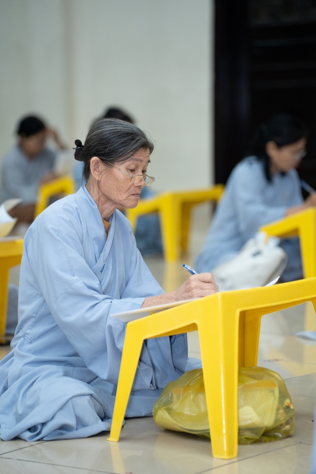 The contest to learn about the teachings for Buddhists at the pagoda