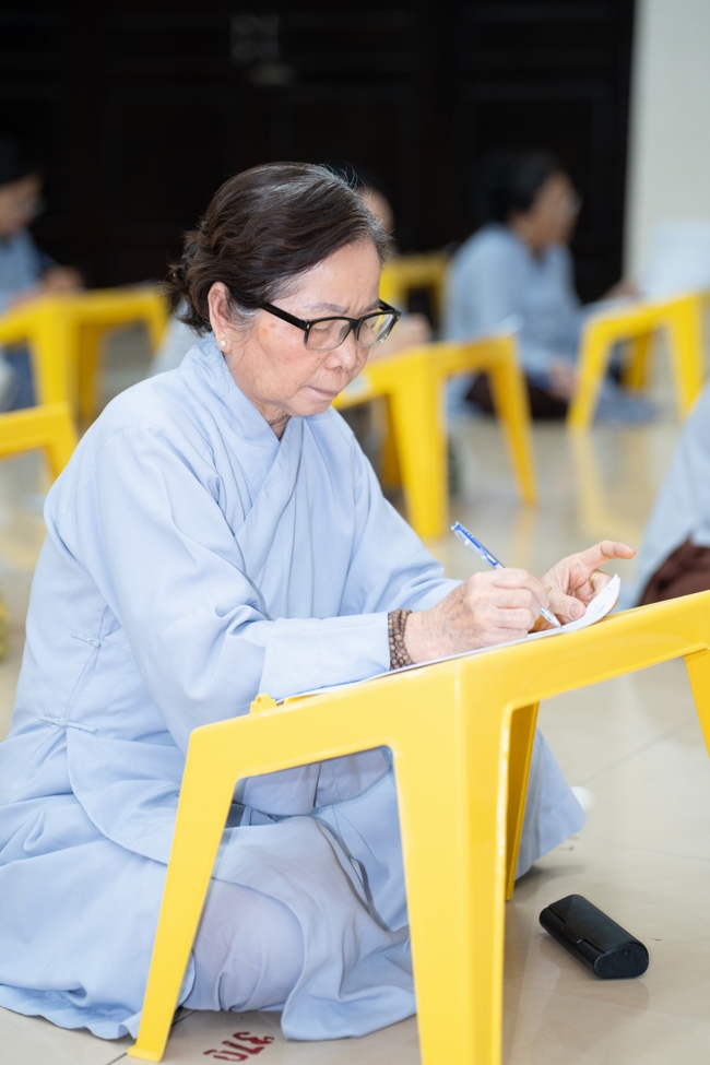 The contest to learn about the teachings for Buddhists at the pagoda