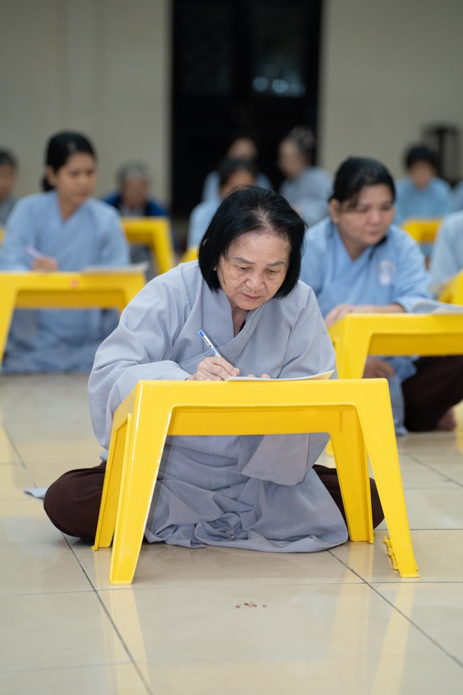 The contest to learn about the teachings for Buddhists at the pagoda