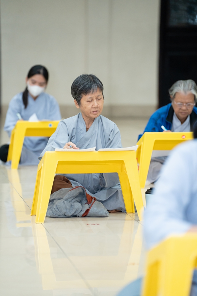 The contest to learn about the teachings for Buddhists at the pagoda