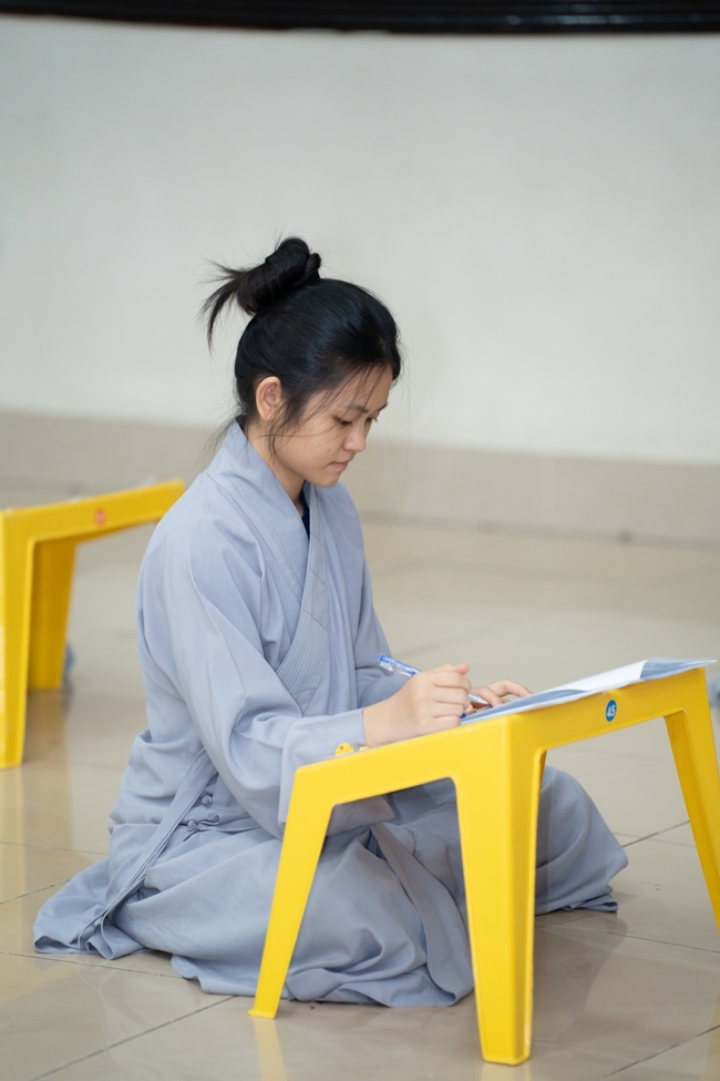 The contest to learn about the teachings for Buddhists at the pagoda