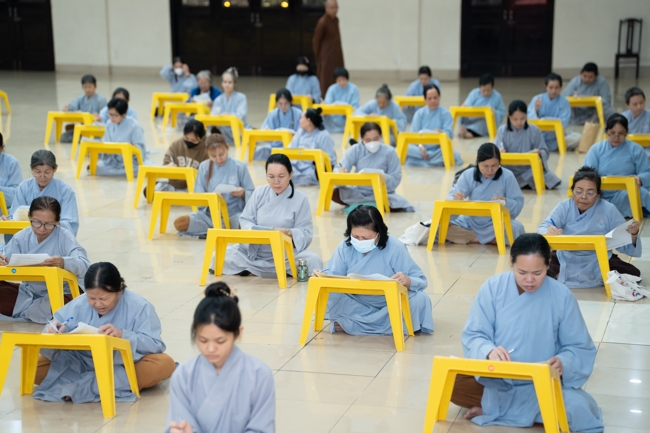 The contest to learn about the teachings for Buddhists at the pagoda