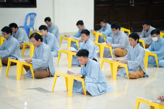 The contest to learn about the teachings for Buddhists at the pagoda