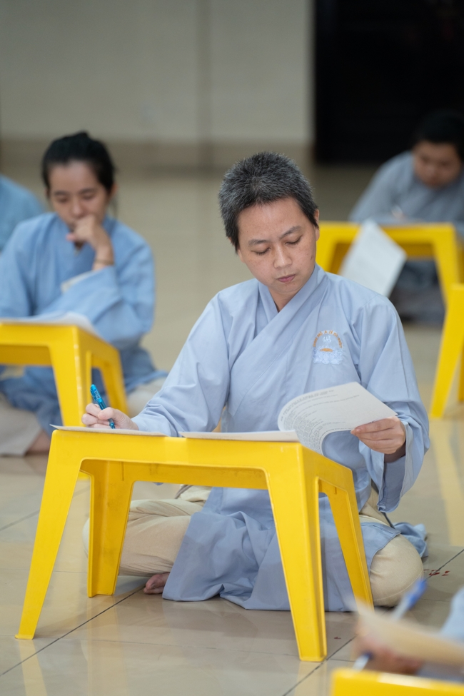 The contest to learn about the teachings for Buddhists at the pagoda