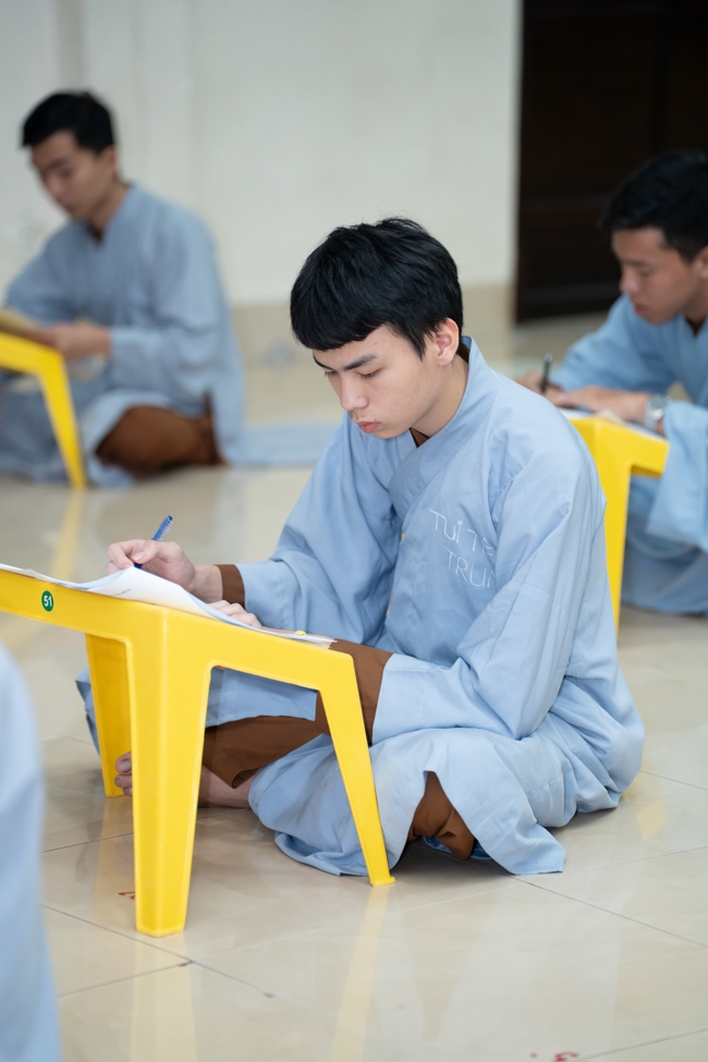The contest to learn about the teachings for Buddhists at the pagoda