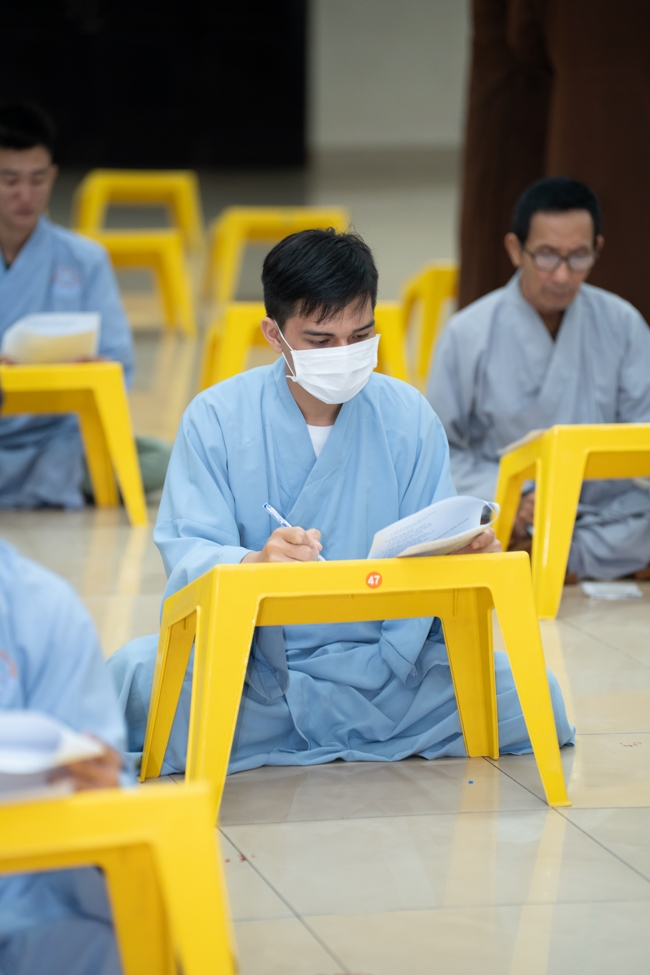 The contest to learn about the teachings for Buddhists at the pagoda