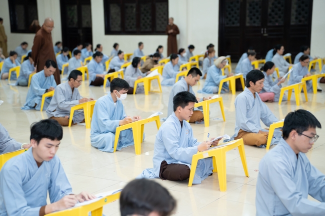 The contest to learn about the teachings for Buddhists at the pagoda