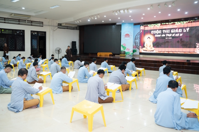 The contest to learn about the teachings for Buddhists at the pagoda