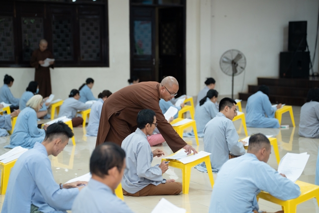The contest to learn about the teachings for Buddhists at the pagoda