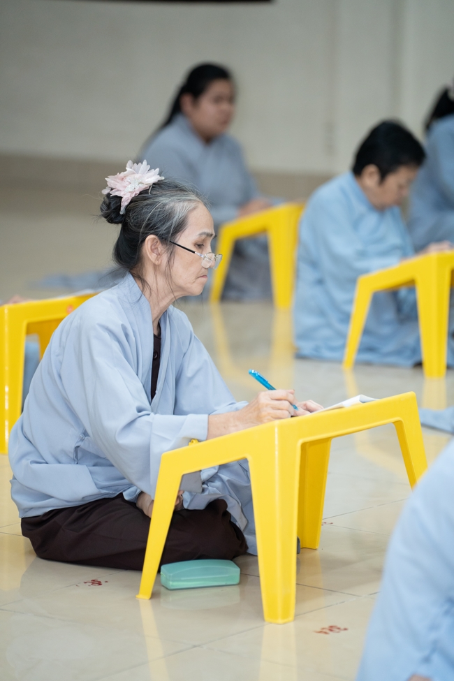 The contest to learn about the teachings for Buddhists at the pagoda