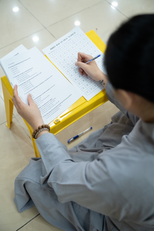The contest to learn about the teachings for Buddhists at the pagoda