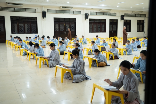 The contest to learn about the teachings for Buddhists at the pagoda