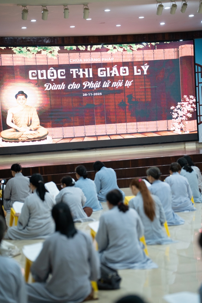 The contest to learn about the teachings for Buddhists at the pagoda