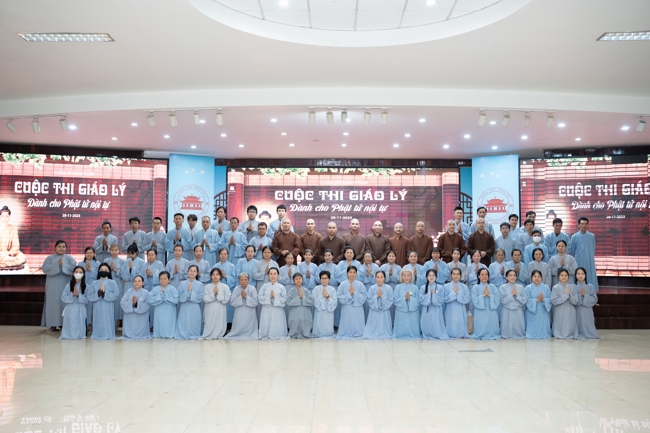 The contest to learn about the teachings for Buddhists at the pagoda