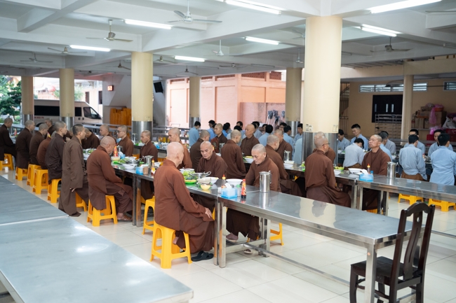 The contest to learn about the teachings for Buddhists at the pagoda
